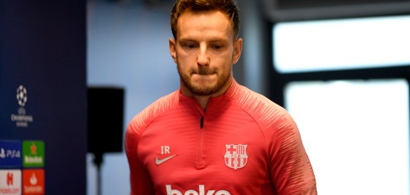 Ivan Rakitić walking into a room