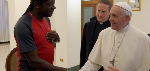 Gay comedian Stephen K Amos meets Pope Francis (BBC)