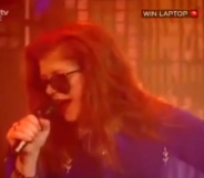 Singer Kirsty MacColl, who sang alongside The Pogues for a 'Fairytale of New York' cover, once changed a controversial lyric live on Top of the Pops in 1992. (Screenshot via YouTube)