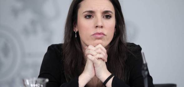 Irene Montero giving a press conference