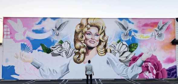 Dolly Parton mural