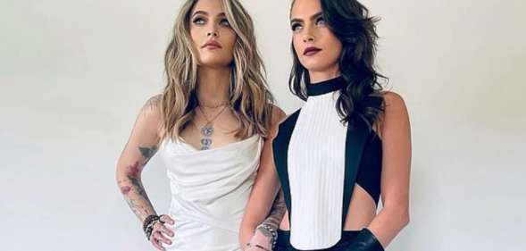 Paris Jackson (L) and Cara Delevingne pose for a photo before heading to an Oscars party