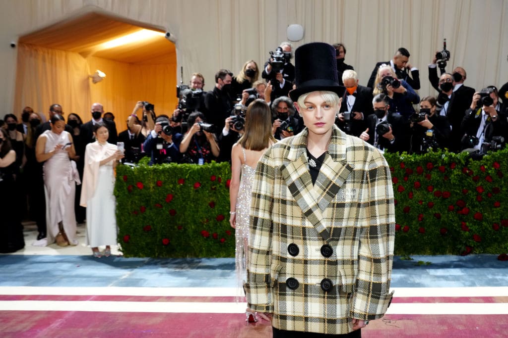 Emma Corrin attends The 2022 Met Gala Celebrating "In America: An Anthology of Fashion" at The Metropolitan Museum of Art.