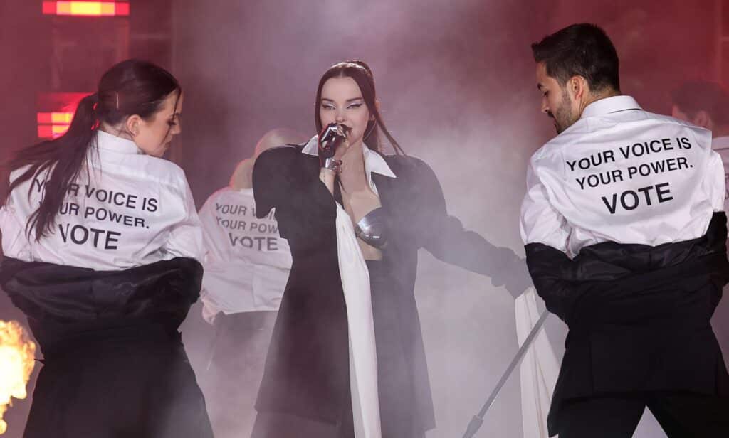 Dove Cameron performs on stage at the MTV VMAs with backup dancers