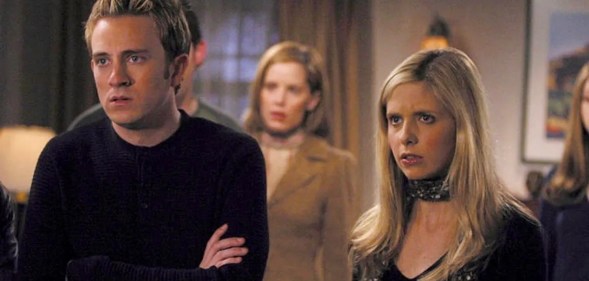 Tom Lenk as Andrew and Sarah Michelle Gellar as Buffy in Buffy the Vampire Slayer.