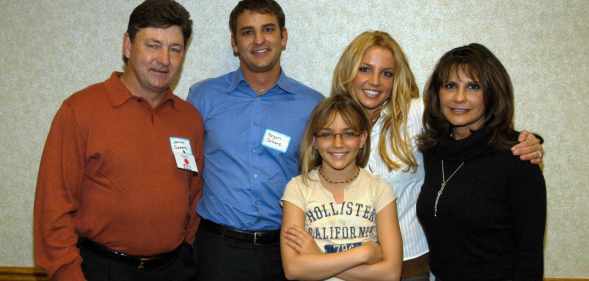 A photo shows pop star Britney Spears with the rest of her family