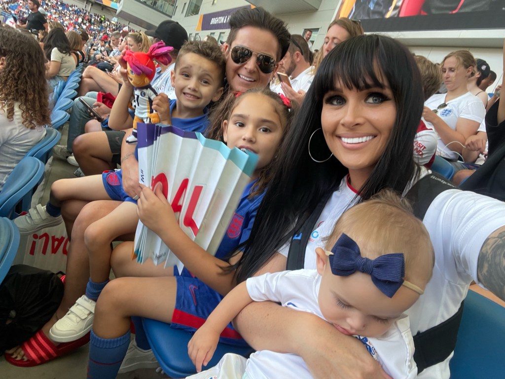 Laura-Rose Thorogood pictured with her family. 