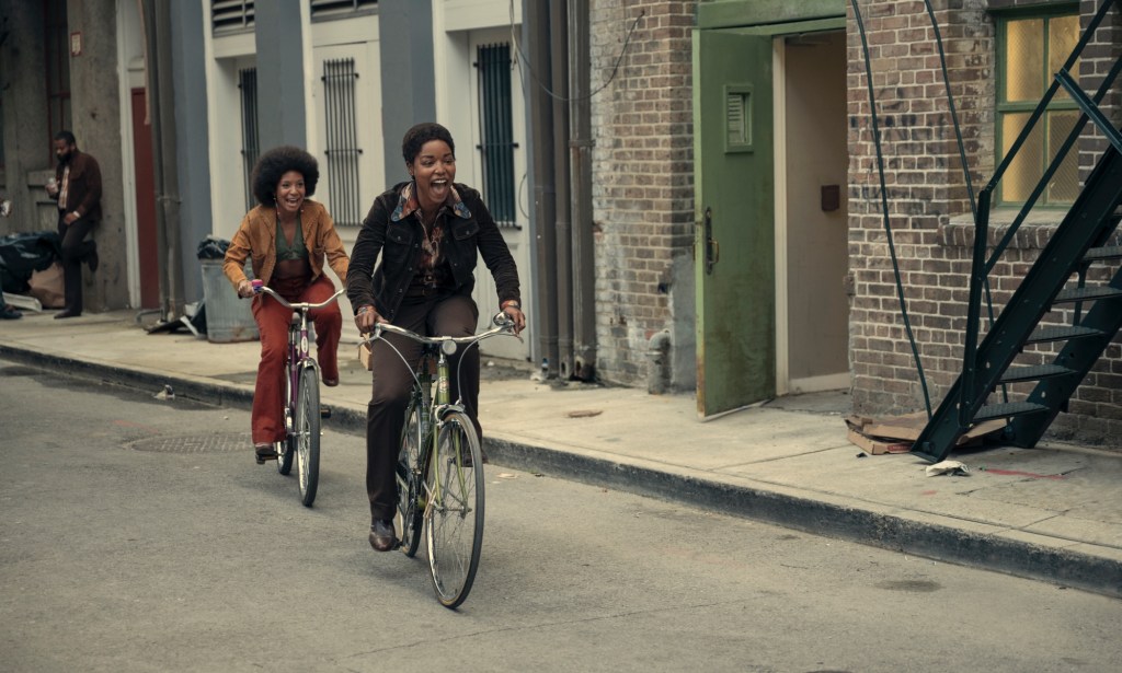 Nabiyah Be as Simone Jackson (L) and Ayesha Harris as Bernie (R) in episode seven of Daisy Jones and the Six.