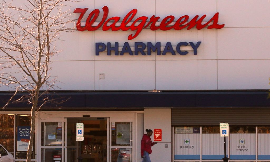 The front of a US Walgreens Pharmacy
