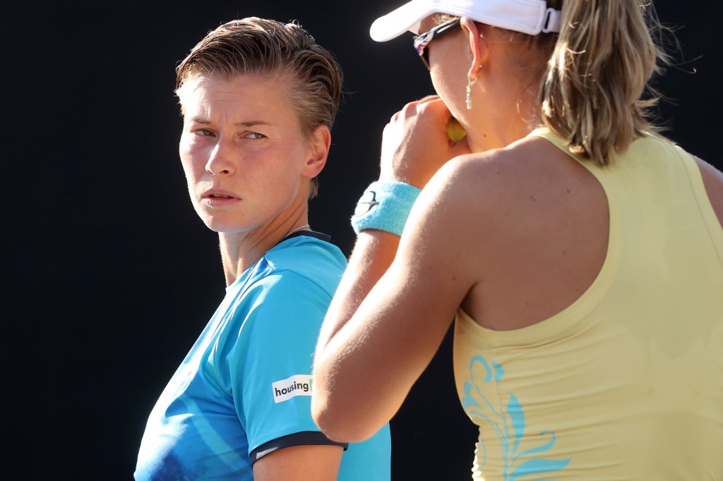 GUADALAJARA, MEXICO - NOVEMBER 12: Nicole Melichar of The United States and Demi Schuurs of Netherlands talk in a doubles match against Shuko Aoyama of Japan and Ena Shibahara of Japan during Day 3 of 2021 Akron WTA Finals Guadalajara at Centro Panamericano de Tenis on November 12, 2021 in Guadalajara, Mexico. (Photo by Matthew Stockman/Getty Images)