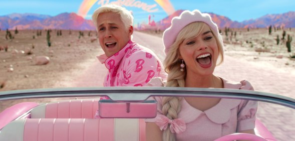 Ryan Gosling as Ken (L) and Margot Robbie as Barbie (R).